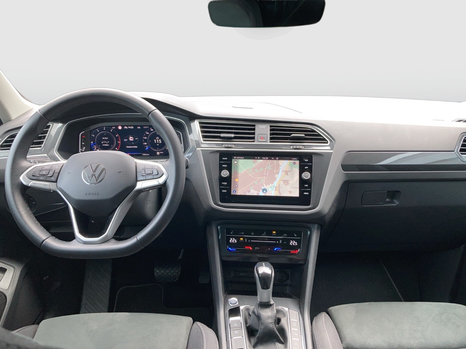 Fahrzeugabbildung Volkswagen Tiguan TSI Elegance 4M DSG Matrix Navi ACC STH AHK RFK SH