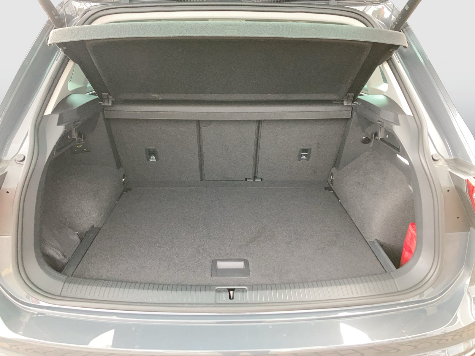 Fahrzeugabbildung Volkswagen Tiguan TSI Elegance 4M DSG Matrix Navi ACC STH AHK RFK SH