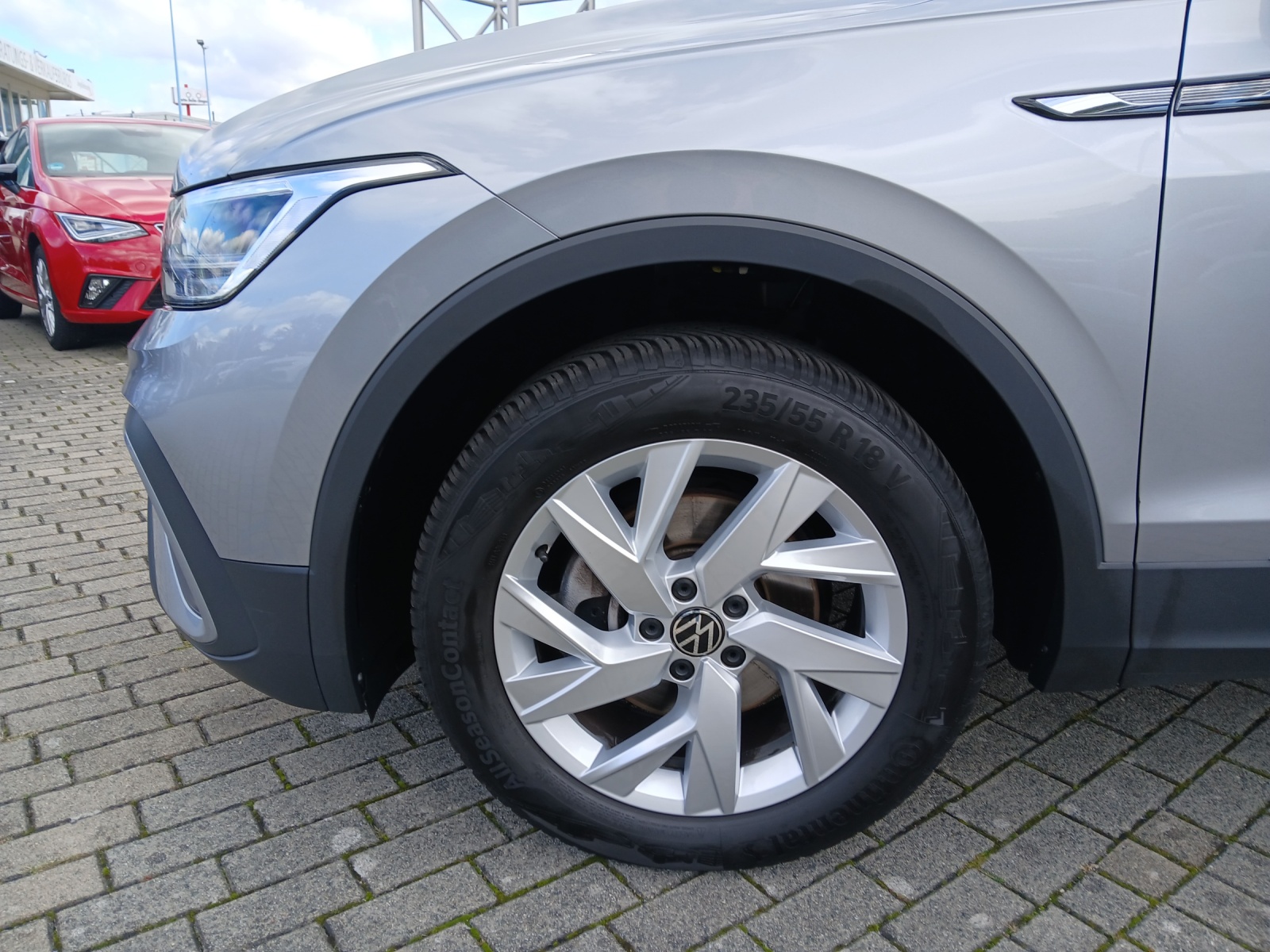 Fahrzeugabbildung Volkswagen Tiguan Allspace TSI Life DSG 7-Si LED AHK Navi AID ACC PDC SH