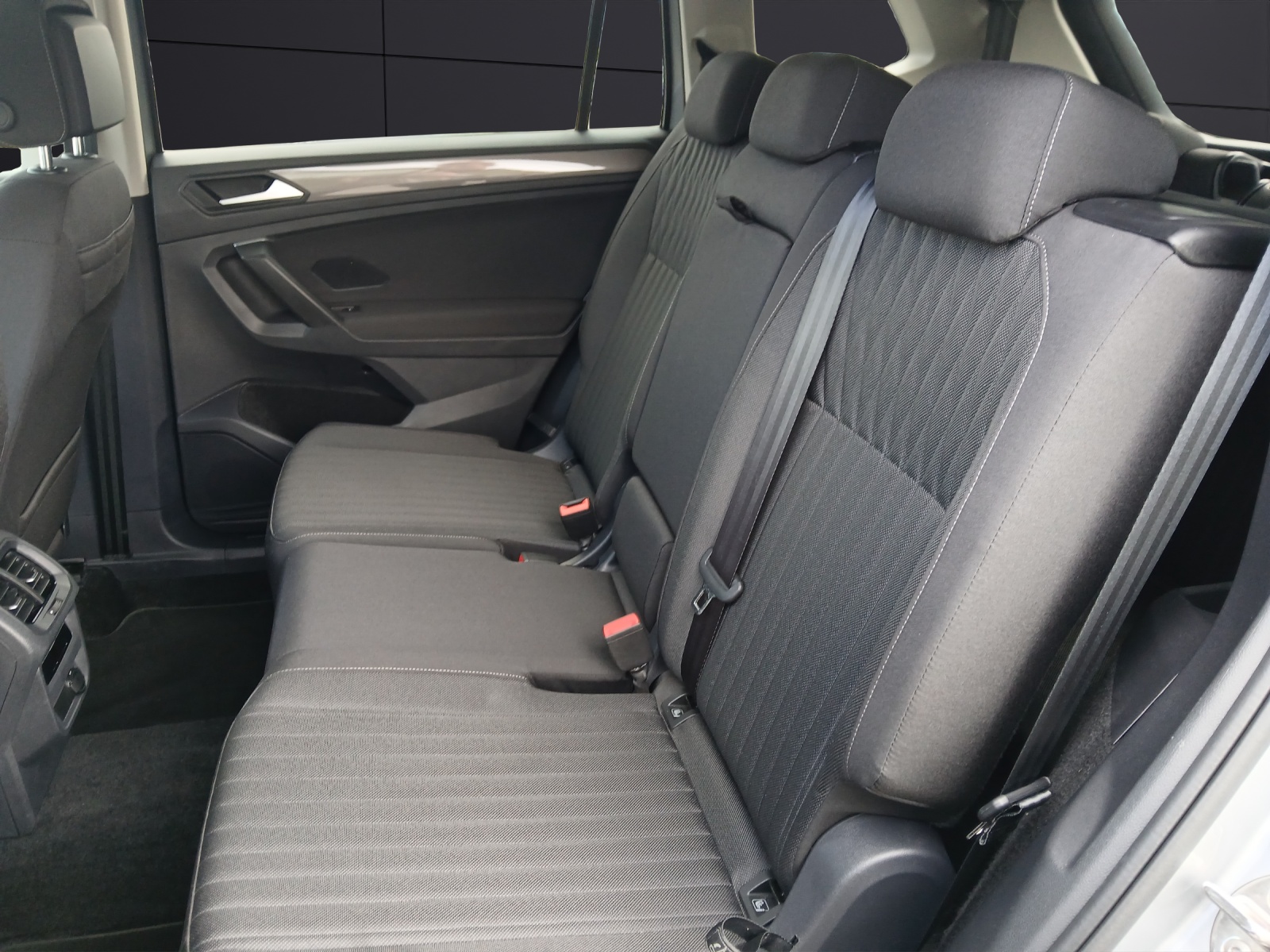 Fahrzeugabbildung Volkswagen Tiguan Allspace TSI Life DSG 7-Si LED AHK Navi AID ACC PDC SH