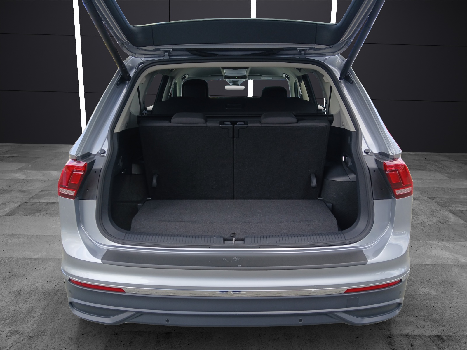 Fahrzeugabbildung Volkswagen Tiguan Allspace TSI Life DSG 7-Si LED AHK Navi AID ACC PDC SH