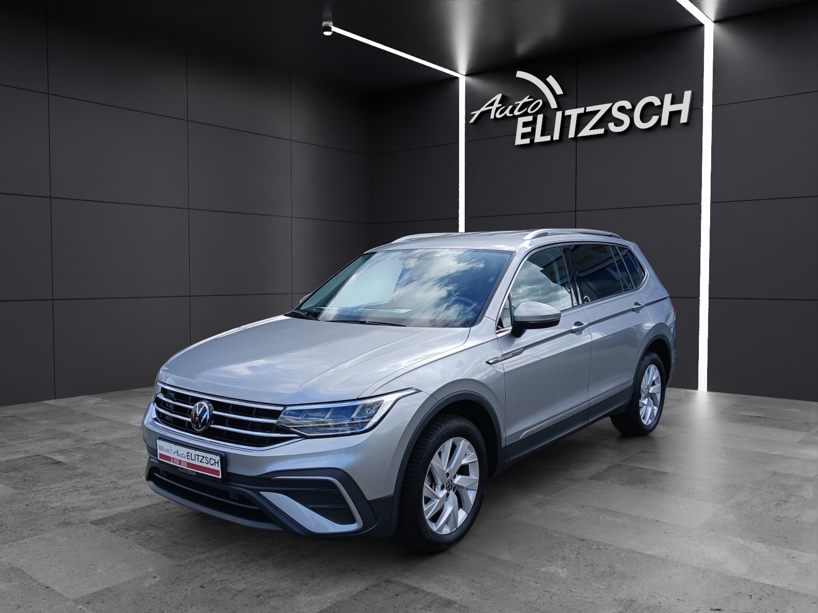 Fahrzeugabbildung Volkswagen Tiguan Allspace TSI Life DSG 7-Si LED AHK Navi AID ACC PDC SH