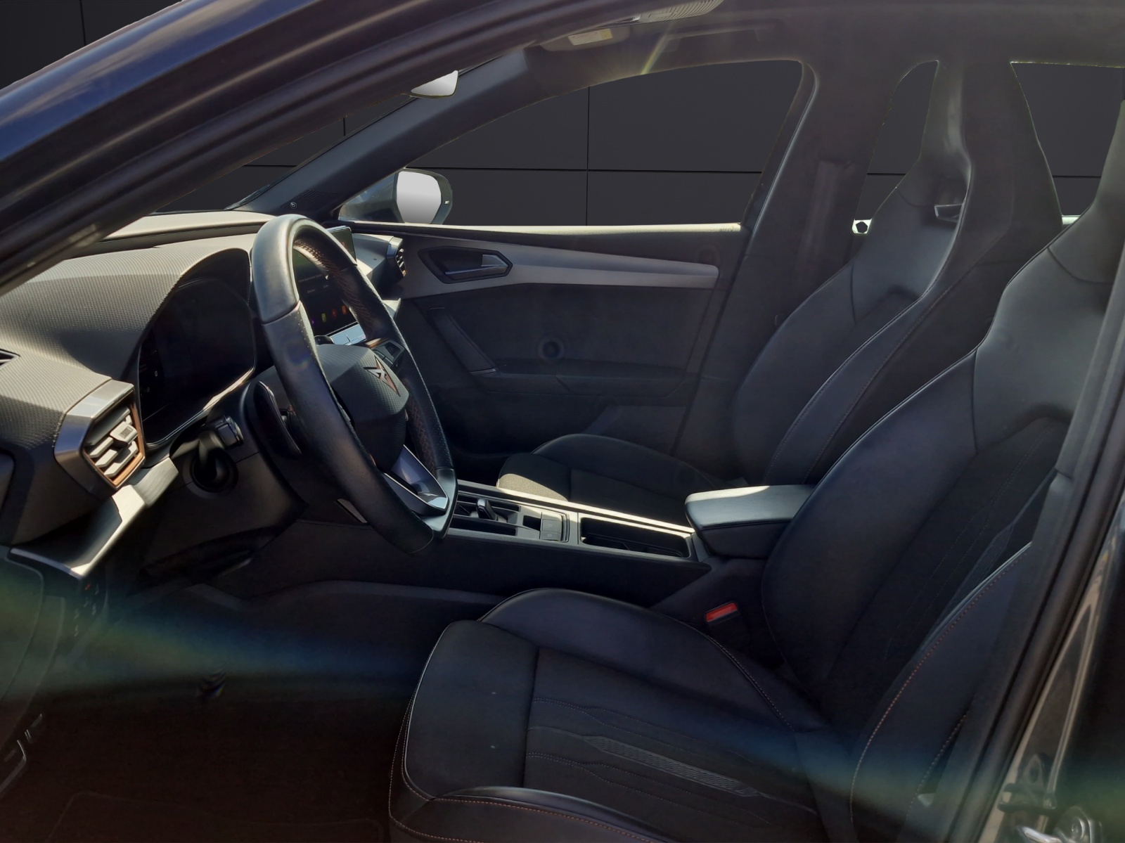 Fahrzeugabbildung CUPRA Leon Sportstourer VZ 4Drive 2.0 TSI DSG AHK LED SHZ Pano