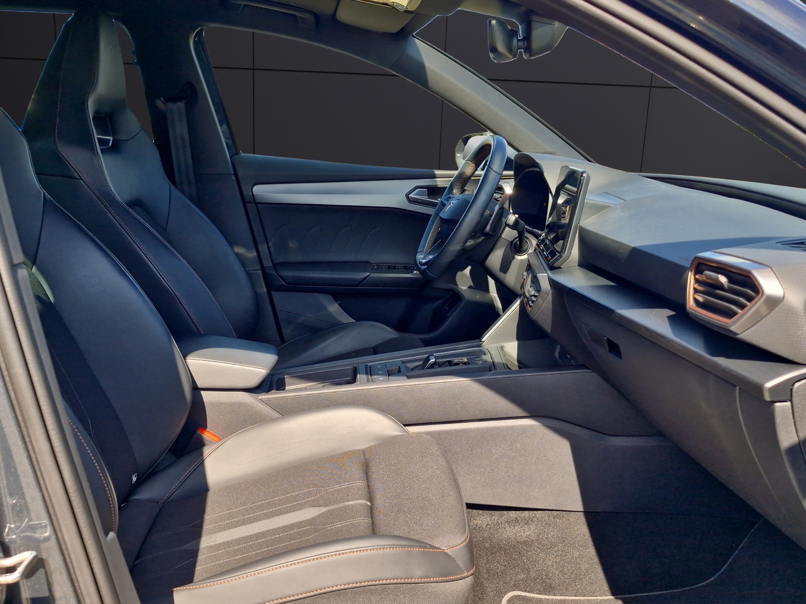 Fahrzeugabbildung CUPRA Leon Sportstourer VZ 4Drive 2.0 TSI DSG AHK LED SHZ Pano