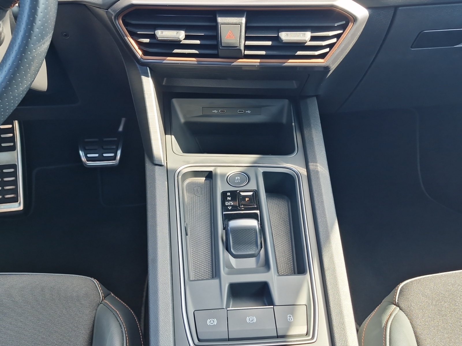 Fahrzeugabbildung CUPRA Leon Sportstourer VZ 4Drive 2.0 TSI DSG AHK LED SHZ Pano