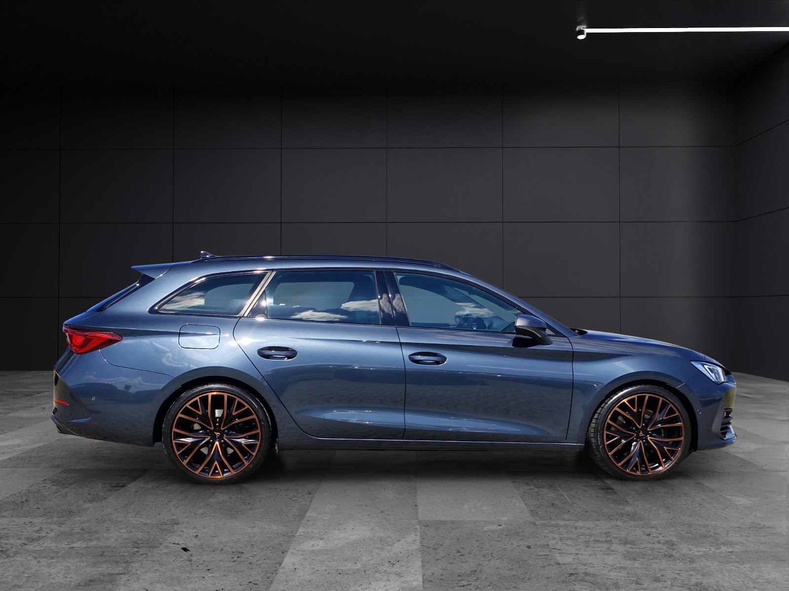 Fahrzeugabbildung CUPRA Leon Sportstourer VZ 4Drive 2.0 TSI DSG AHK LED SHZ Pano