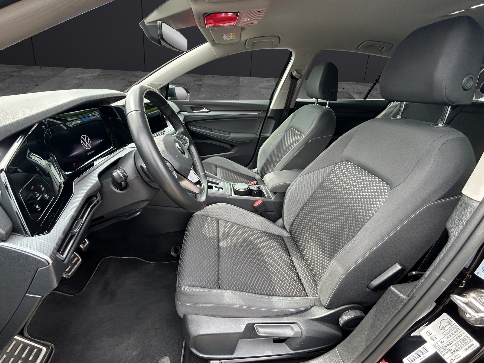 Fahrzeugabbildung Volkswagen Golf VIII TDI Active DSG LED Navi AHK ACC RFK SH