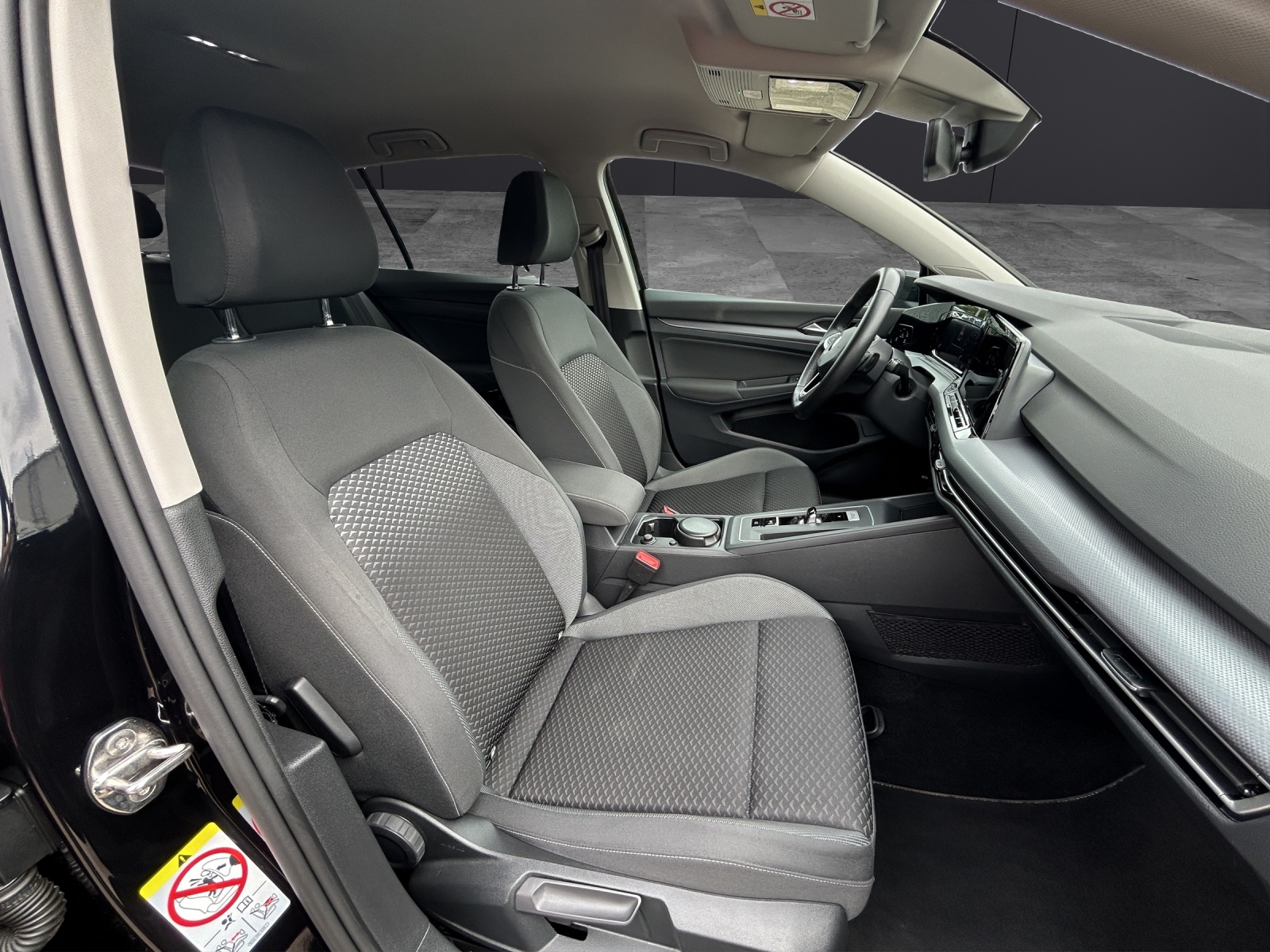 Fahrzeugabbildung Volkswagen Golf VIII TDI Active DSG LED Navi AHK ACC RFK SH