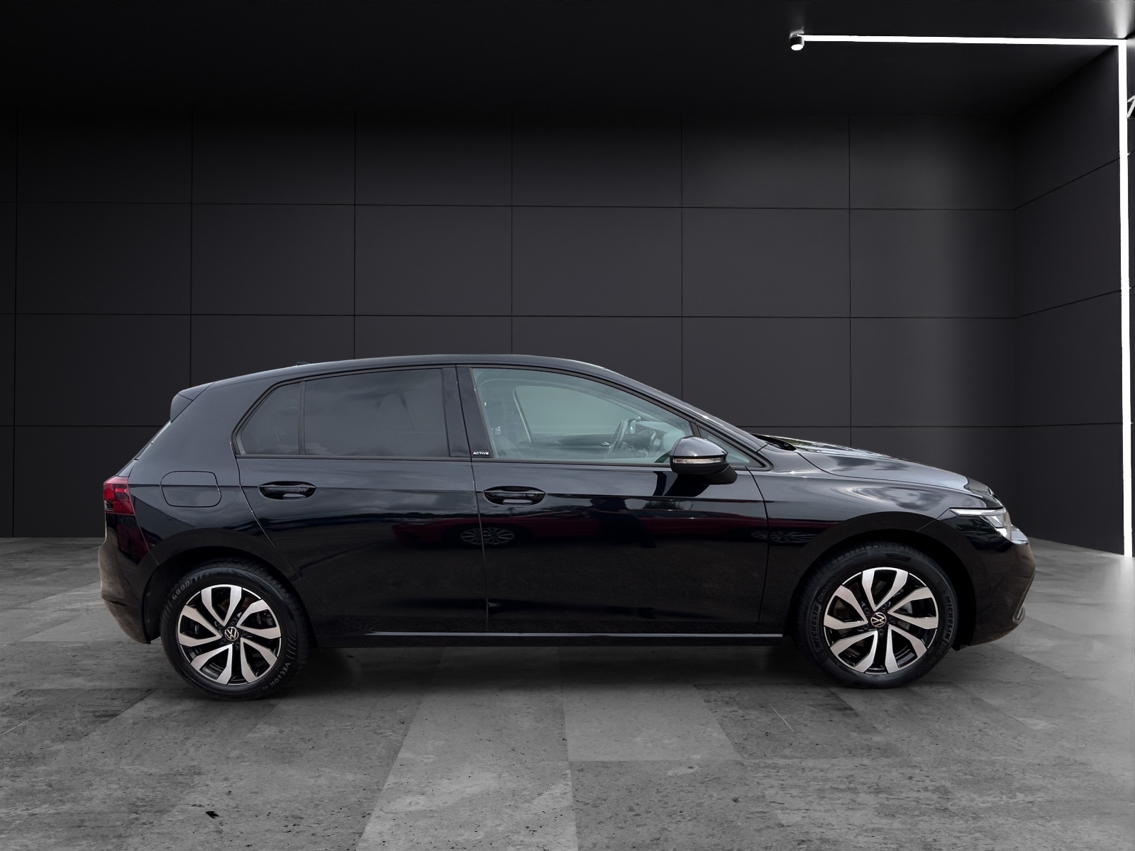 Fahrzeugabbildung Volkswagen Golf VIII TDI Active DSG LED Navi AHK ACC RFK SH