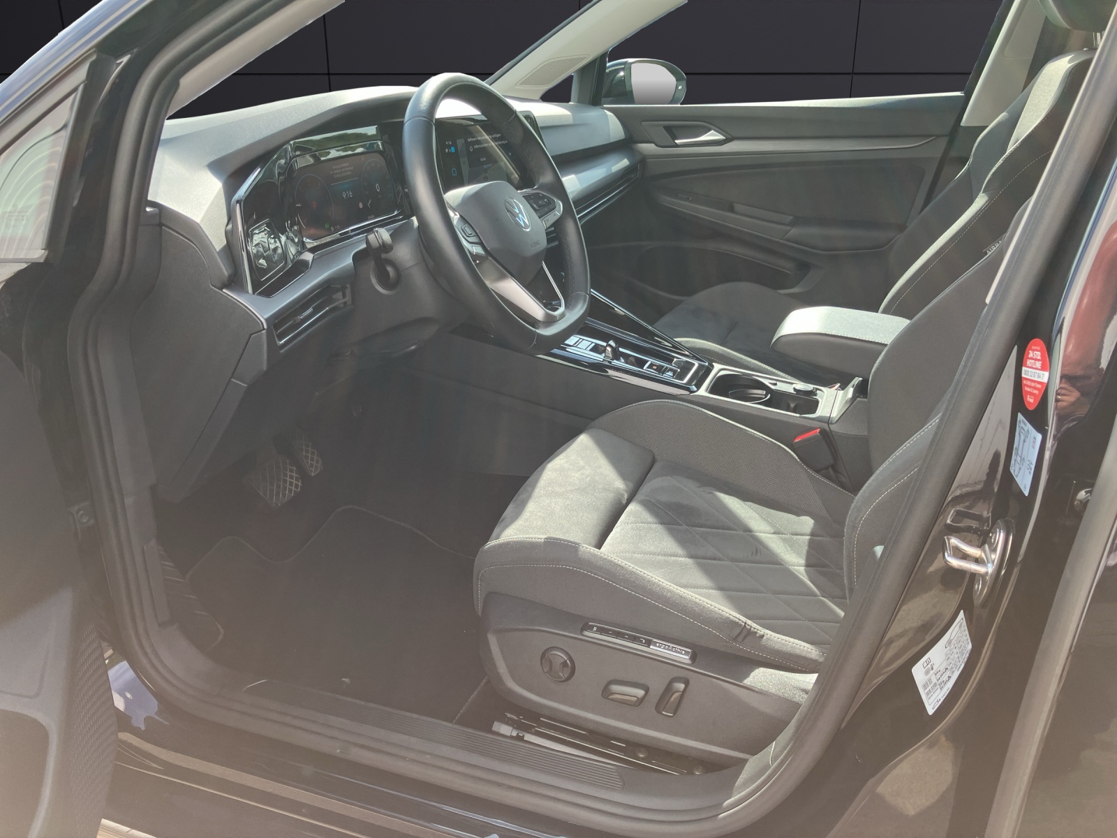 Fahrzeugabbildung Volkswagen Golf VIII Variant TDI Style DSG LEDplus Navi AID ACC PDC SH