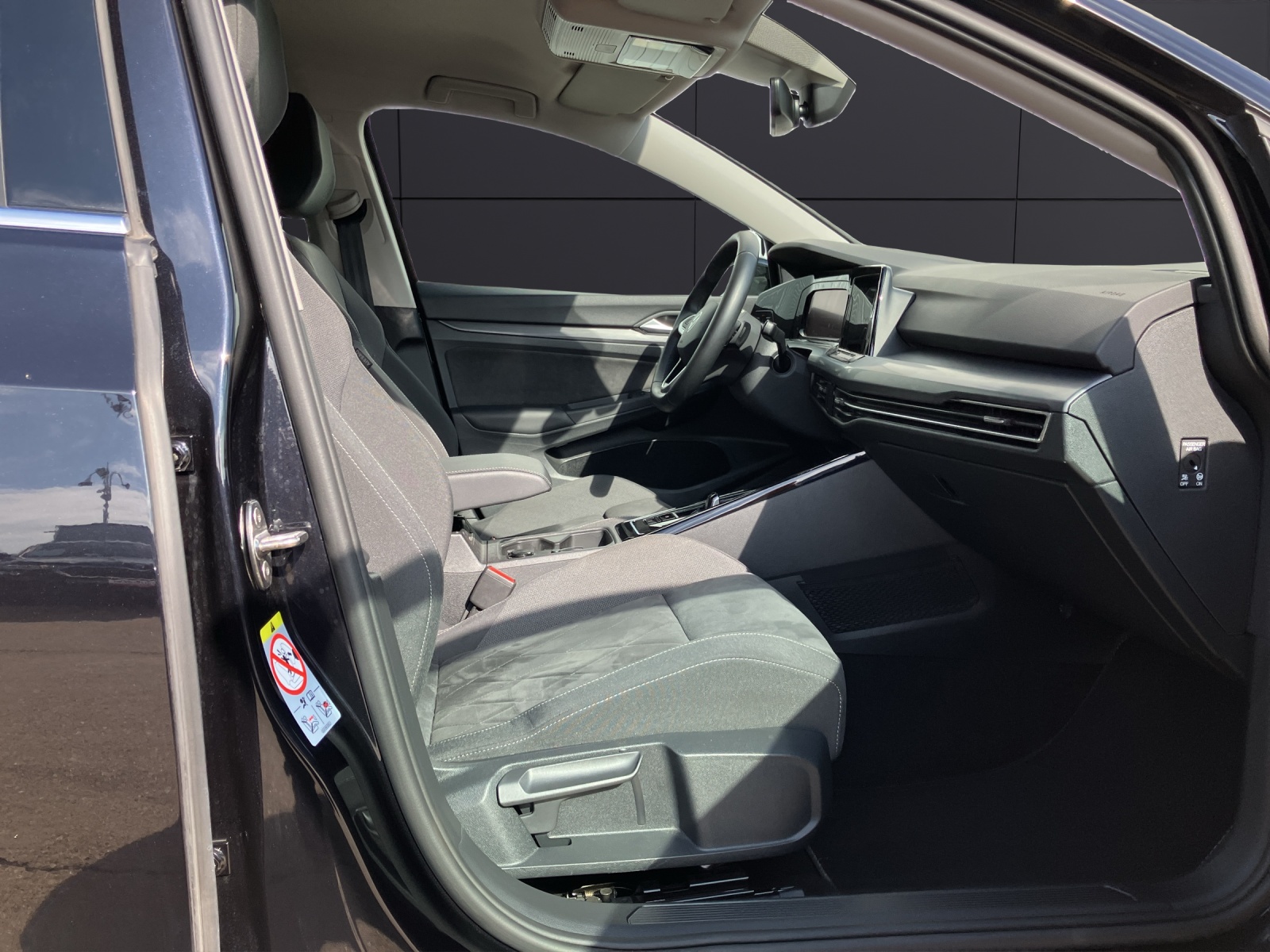 Fahrzeugabbildung Volkswagen Golf VIII Variant TDI Style DSG LEDplus Navi AID ACC PDC SH