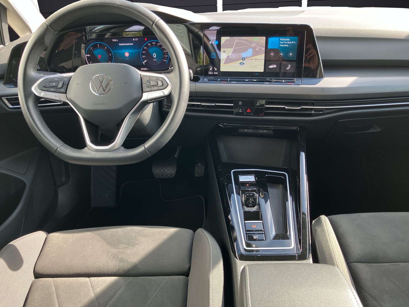 Fahrzeugabbildung Volkswagen Golf VIII Variant TDI Style DSG LEDplus Navi AID ACC PDC SH