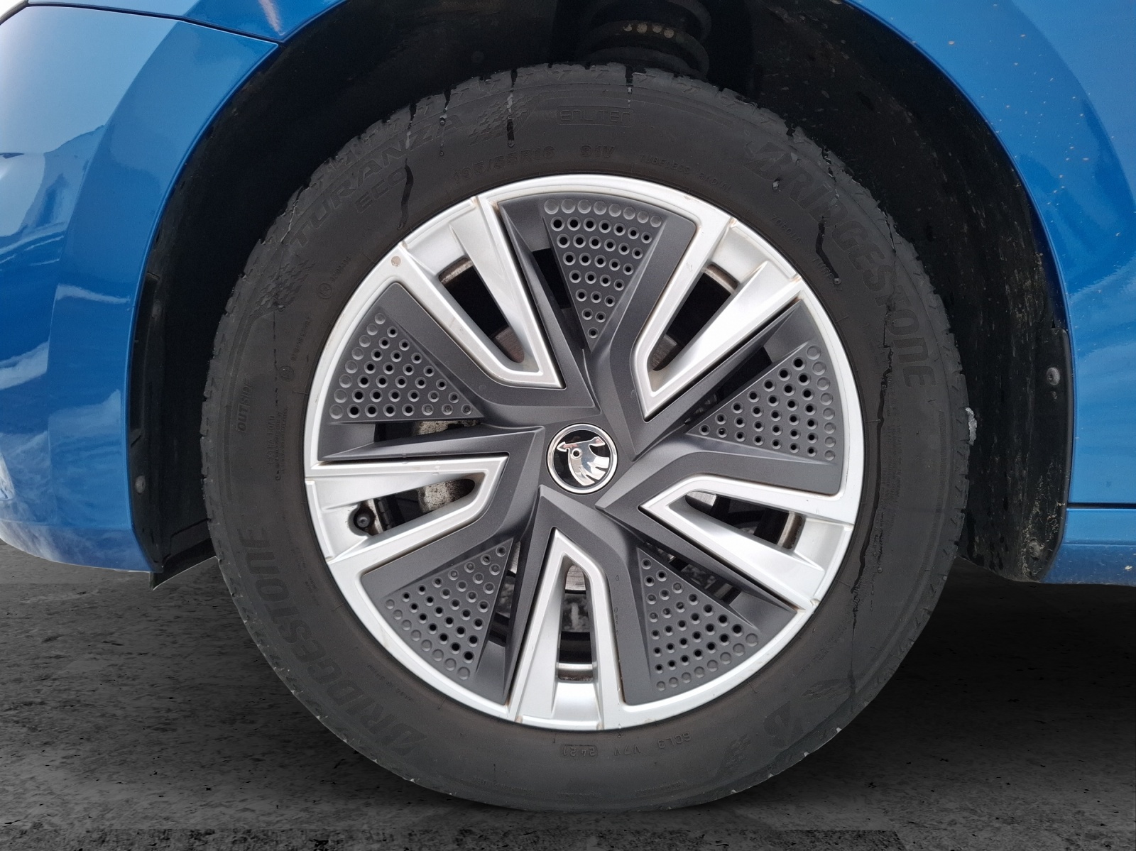 Fahrzeugabbildung SKODA Fabia TSI Ambition LED AID ACC PDC SH LM