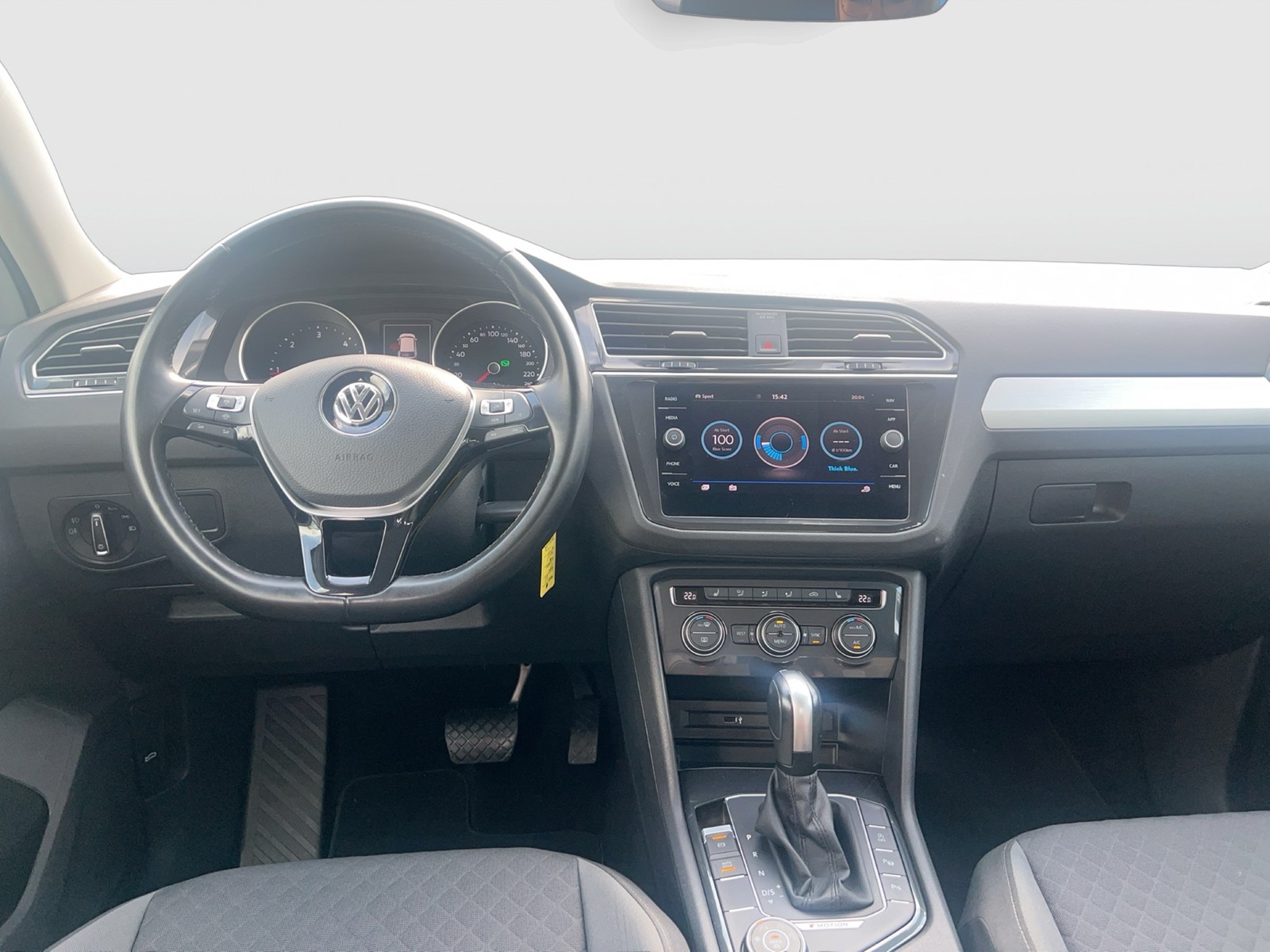 Fahrzeugabbildung Volkswagen Tiguan TDI Comfortline DSG 4M NAVI ACC AHK SH