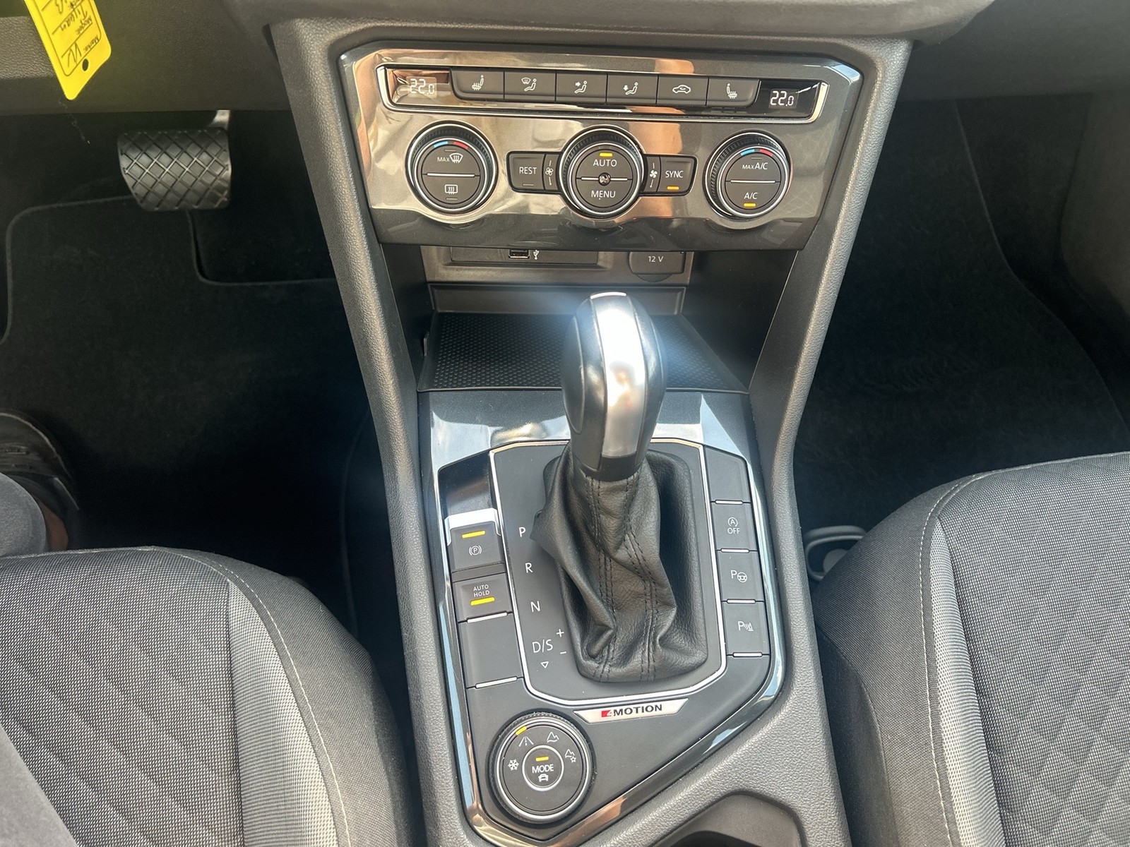 Fahrzeugabbildung Volkswagen Tiguan TDI Comfortline DSG 4M NAVI ACC AHK SH