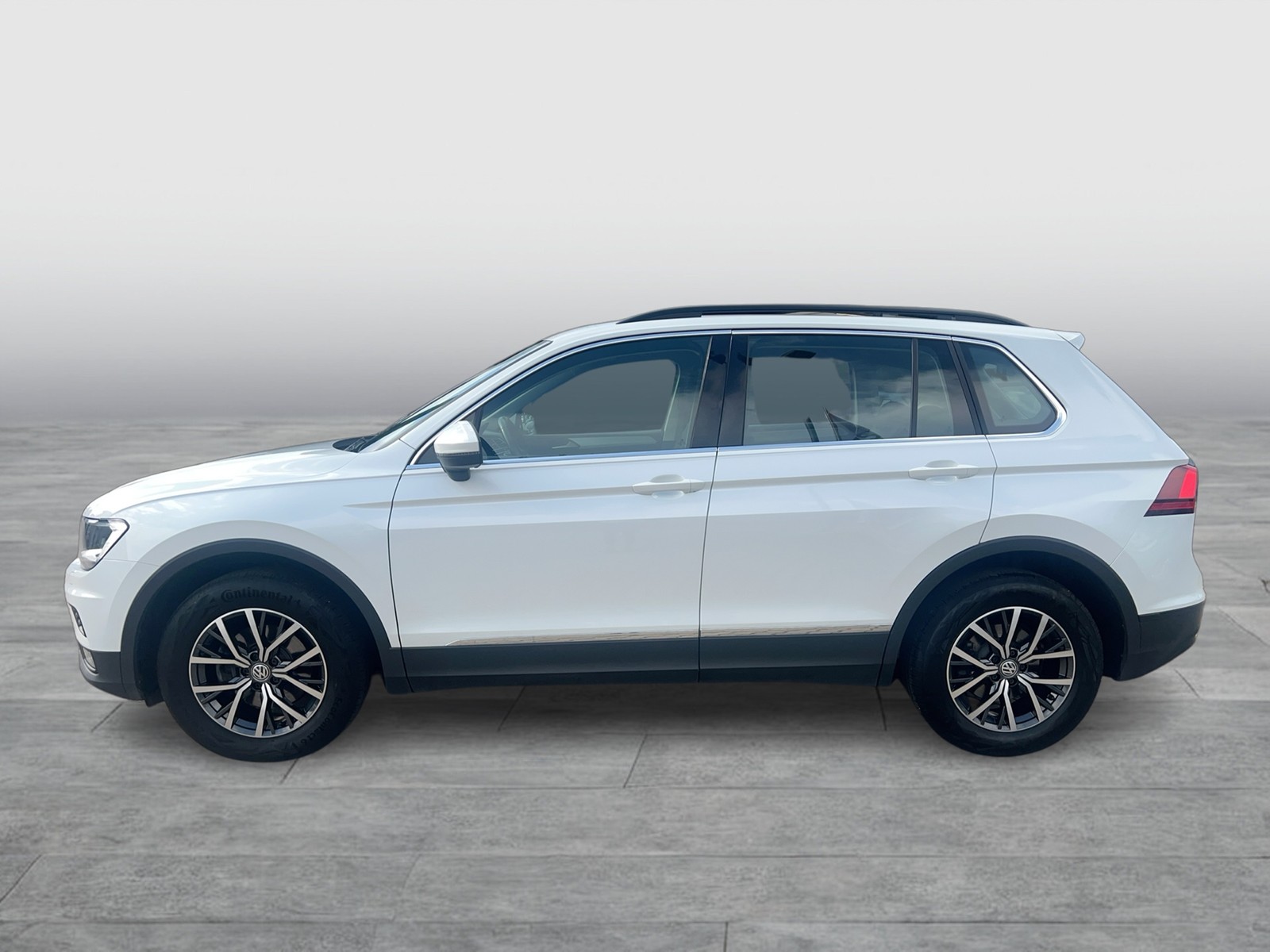 Fahrzeugabbildung Volkswagen Tiguan TDI Comfortline DSG 4M NAVI ACC AHK SH