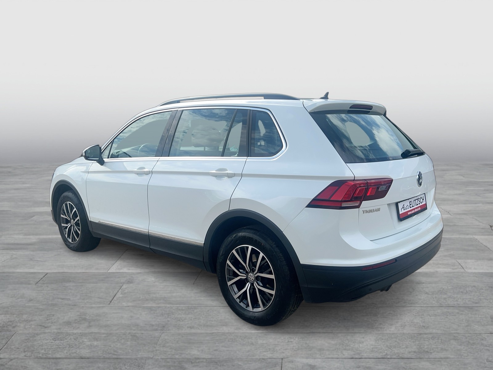 Fahrzeugabbildung Volkswagen Tiguan TDI Comfortline DSG 4M NAVI ACC AHK SH