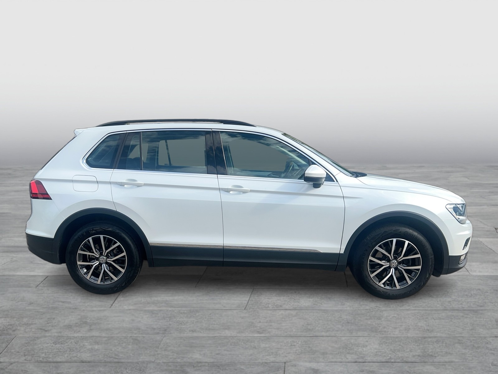 Fahrzeugabbildung Volkswagen Tiguan TDI Comfortline DSG 4M NAVI ACC AHK SH