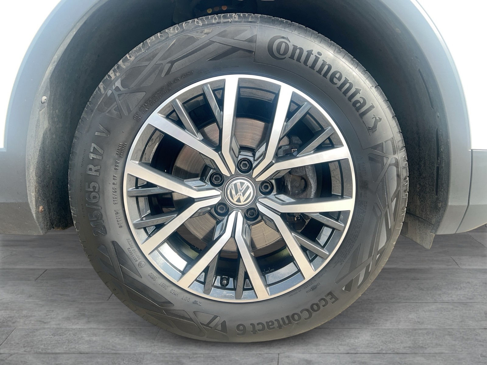 Fahrzeugabbildung Volkswagen Tiguan TDI Comfortline DSG 4M NAVI ACC AHK SH