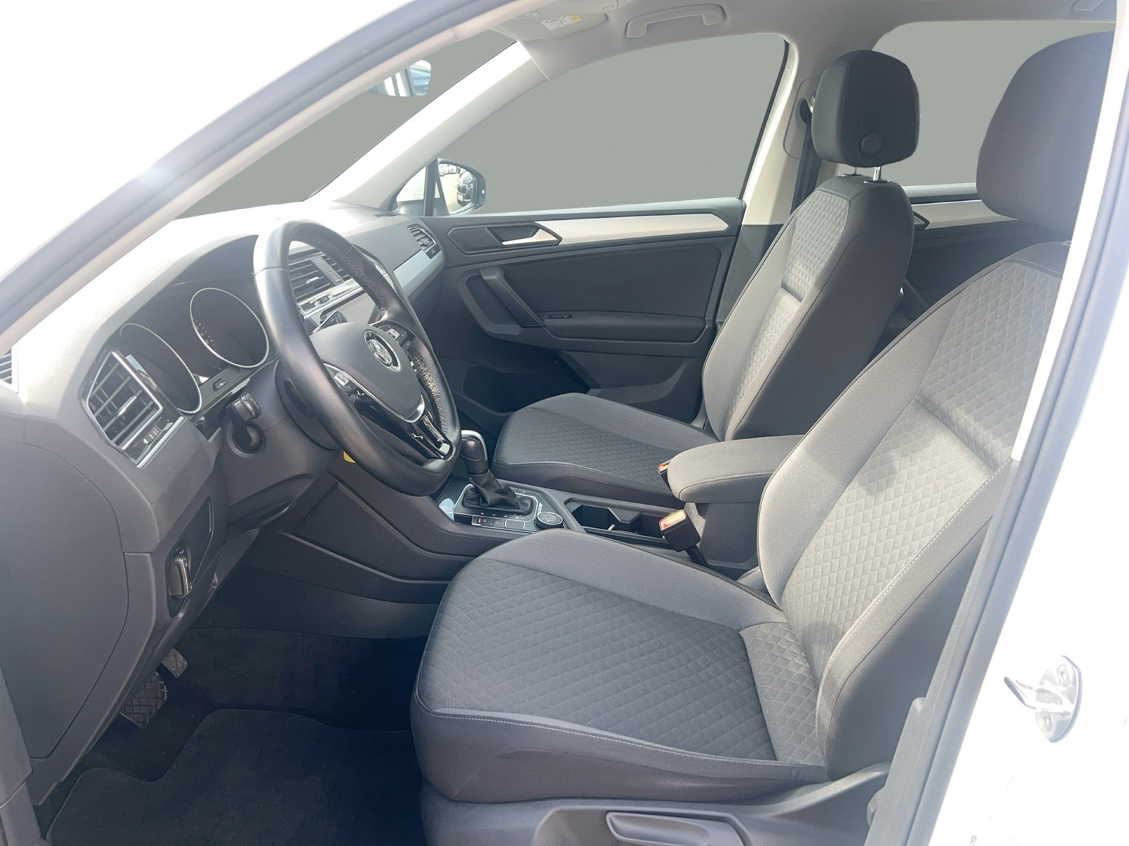 Fahrzeugabbildung Volkswagen Tiguan TDI Comfortline DSG 4M NAVI ACC AHK SH