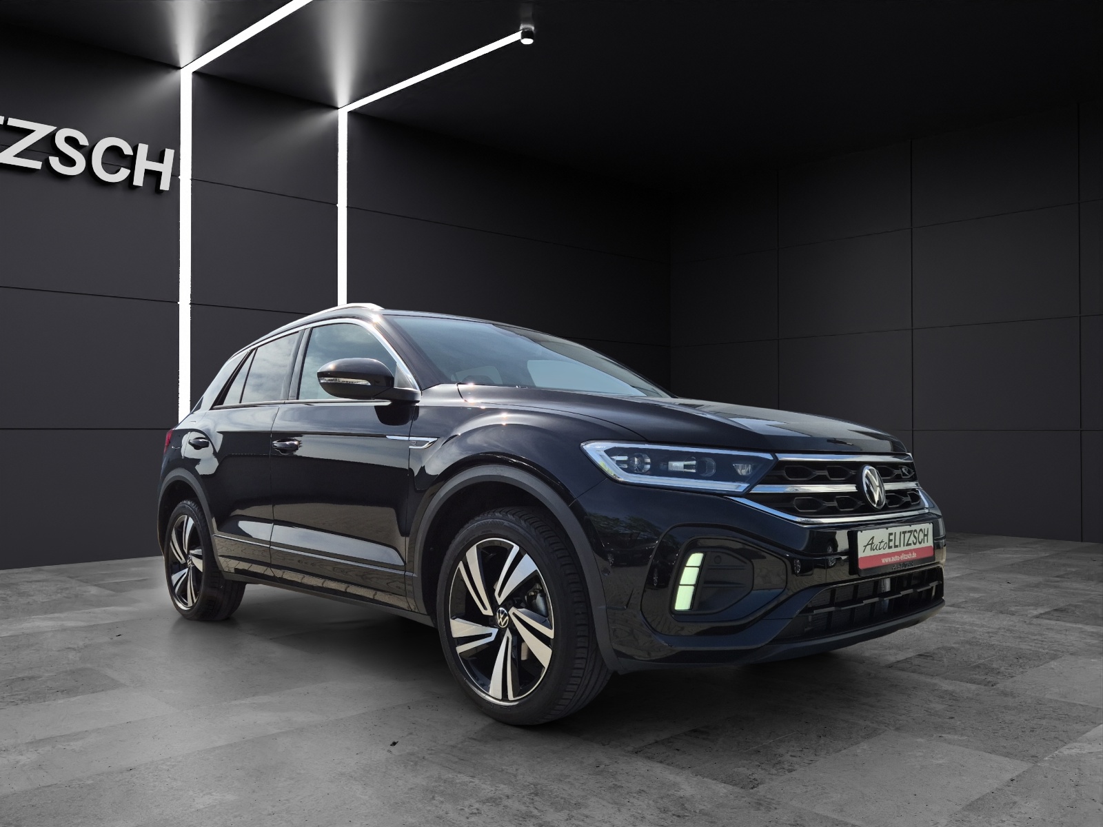 Fahrzeugabbildung Volkswagen T-Roc TSI R-line DSG LED Navi AID ACC RFK SH 18