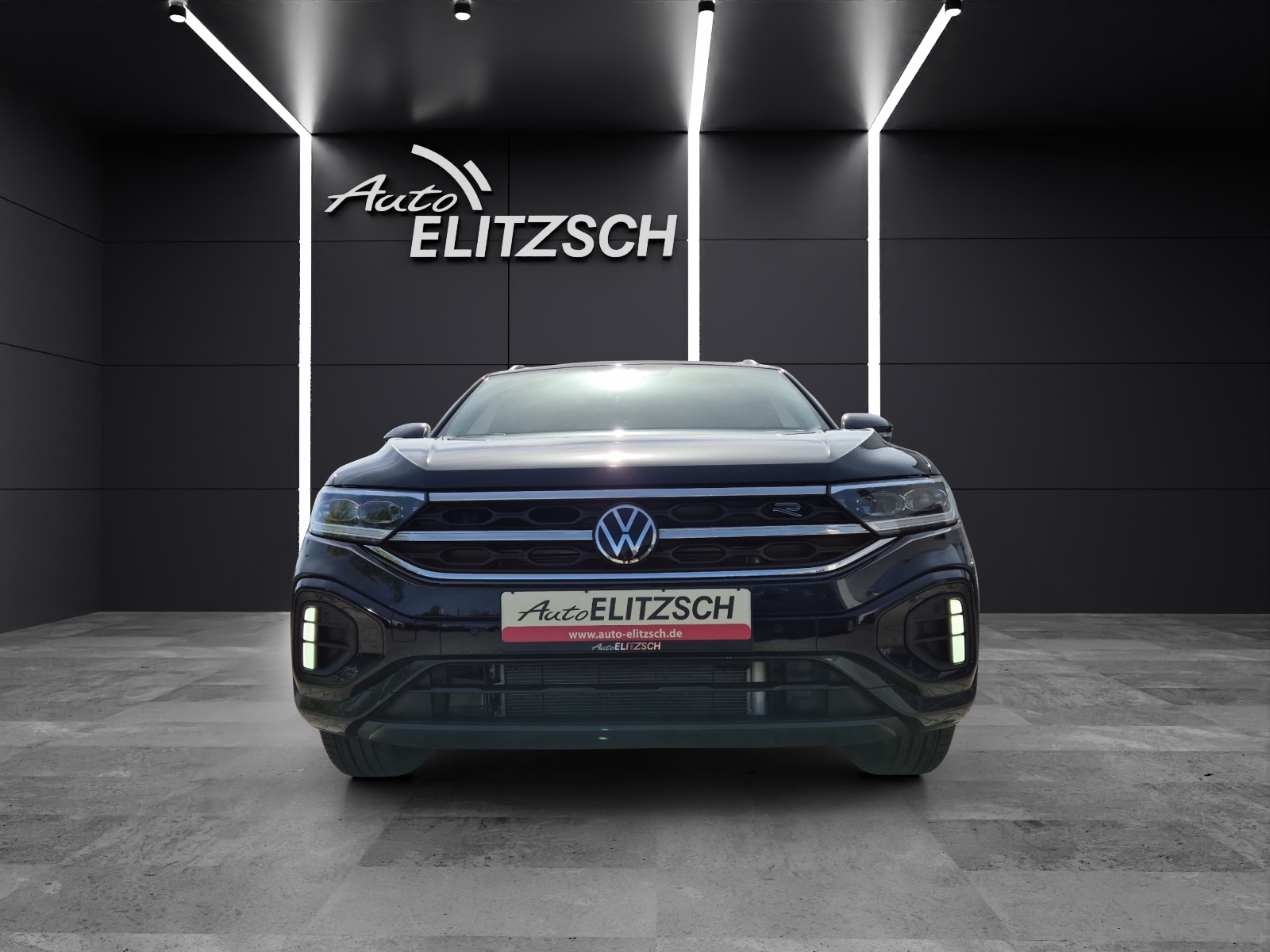 Fahrzeugabbildung Volkswagen T-Roc TSI R-line DSG LED Navi AID ACC RFK SH 18