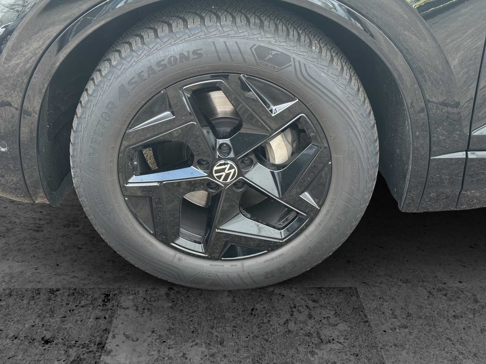 Fahrzeugabbildung Volkswagen Touareg 3.0 TDI 4M R-Line AHK MATRIX