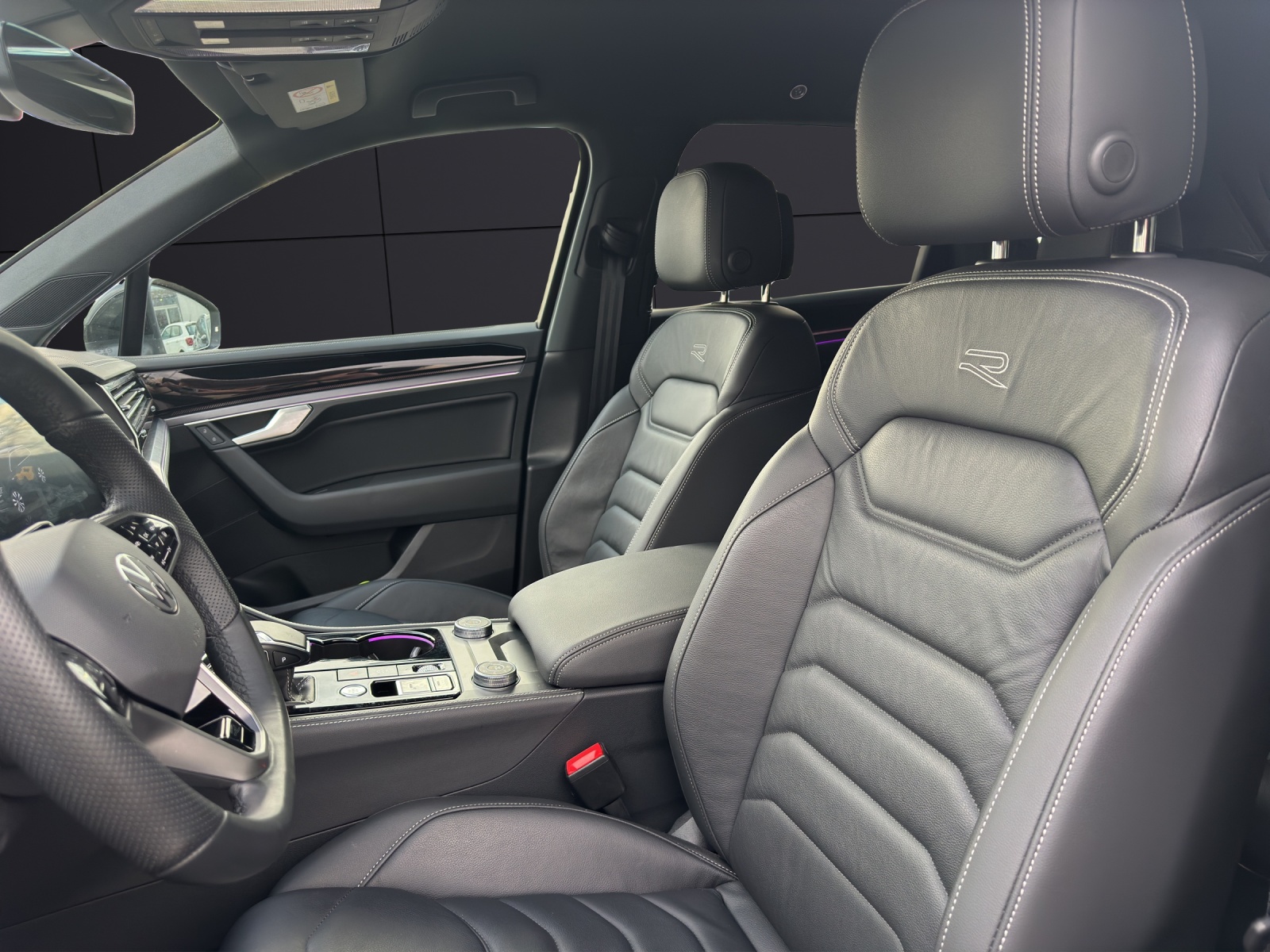 Fahrzeugabbildung Volkswagen Touareg 3.0 TDI 4M R-Line AHK MATRIX