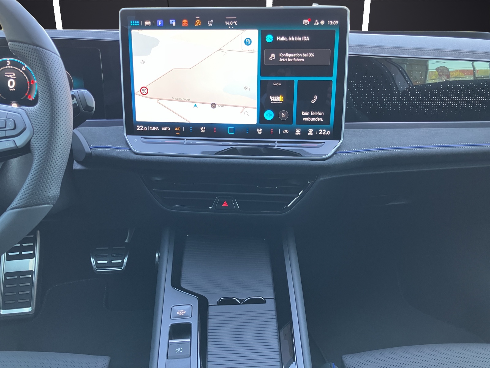 Fahrzeugabbildung Volkswagen Passat Variant TDI R-Line DSG Matrix 4M Navi AHZV DCC Stdhzg. SH Pano