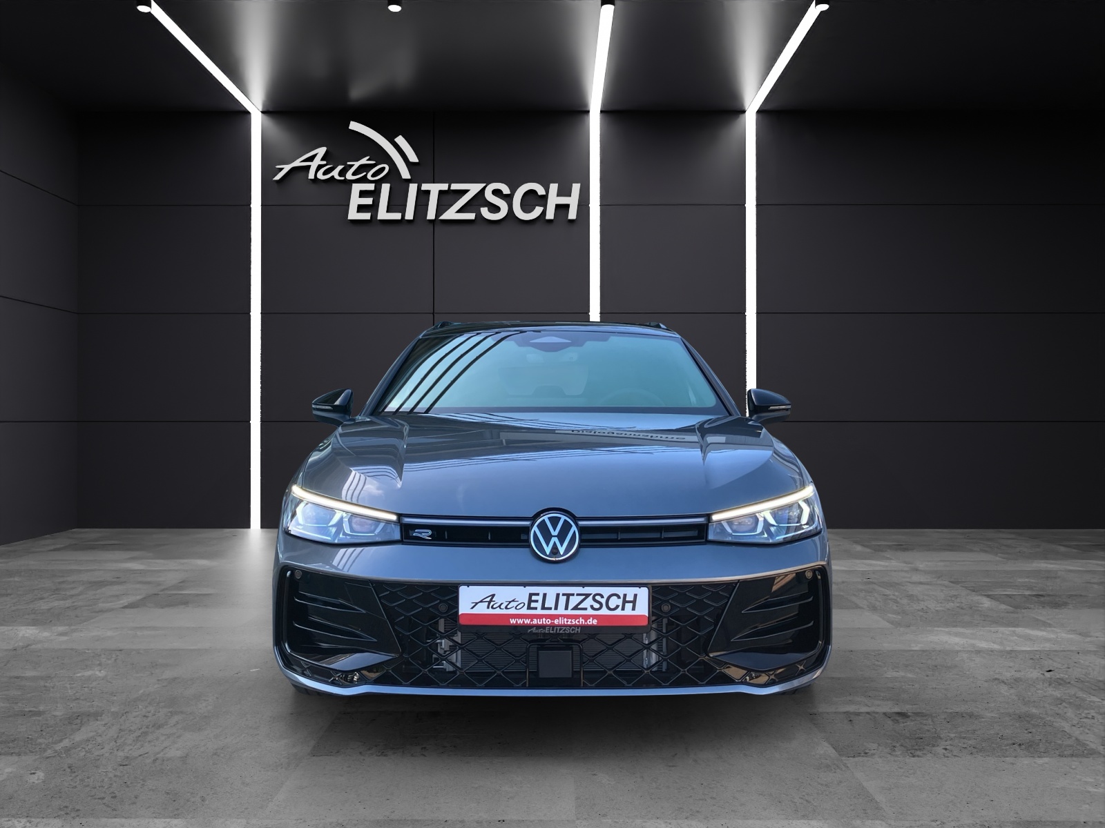 Fahrzeugabbildung Volkswagen Passat Variant TDI R-Line DSG Matrix 4M Navi AHZV DCC Stdhzg. SH Pano