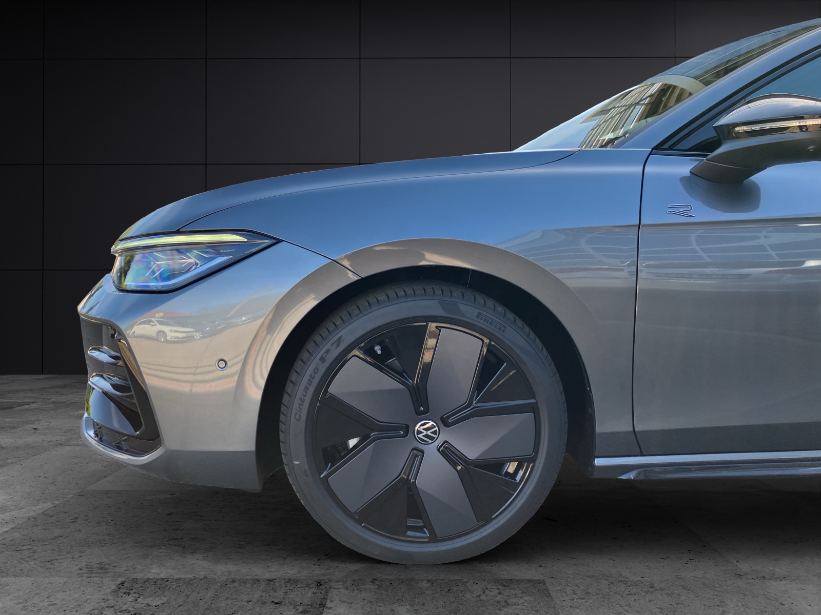 Fahrzeugabbildung Volkswagen Passat Variant TDI R-Line DSG Matrix 4M Navi AHZV DCC Stdhzg. SH Pano