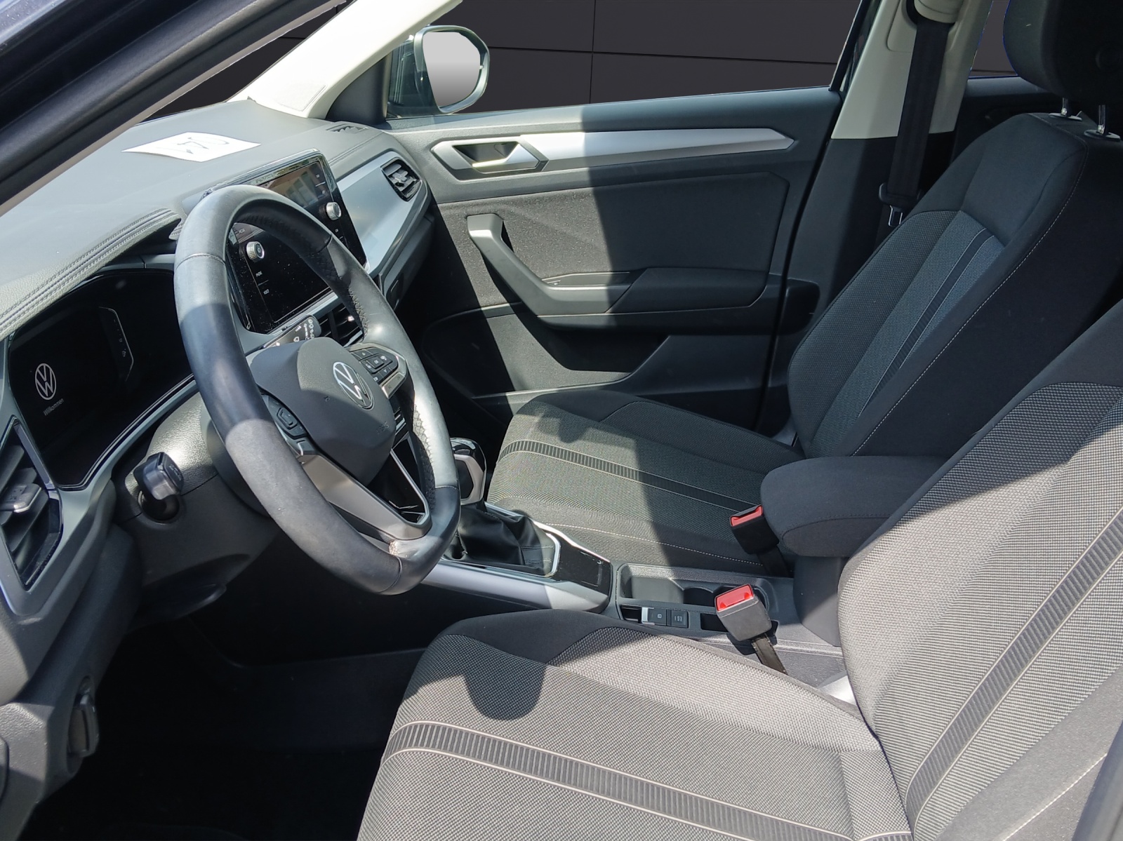 Fahrzeugabbildung Volkswagen T-Roc TSI Life DSG LED AHK Navi AID ACC RFK SH 18
