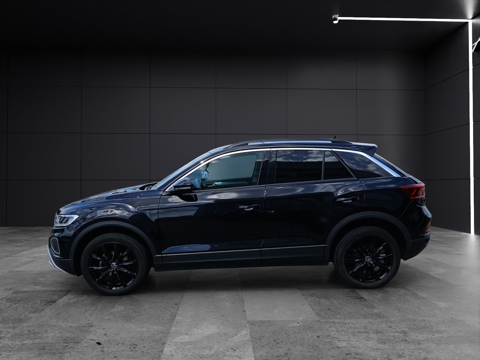 Fahrzeugabbildung Volkswagen T-Roc TSI Life DSG LED AHK Navi AID ACC RFK SH 18