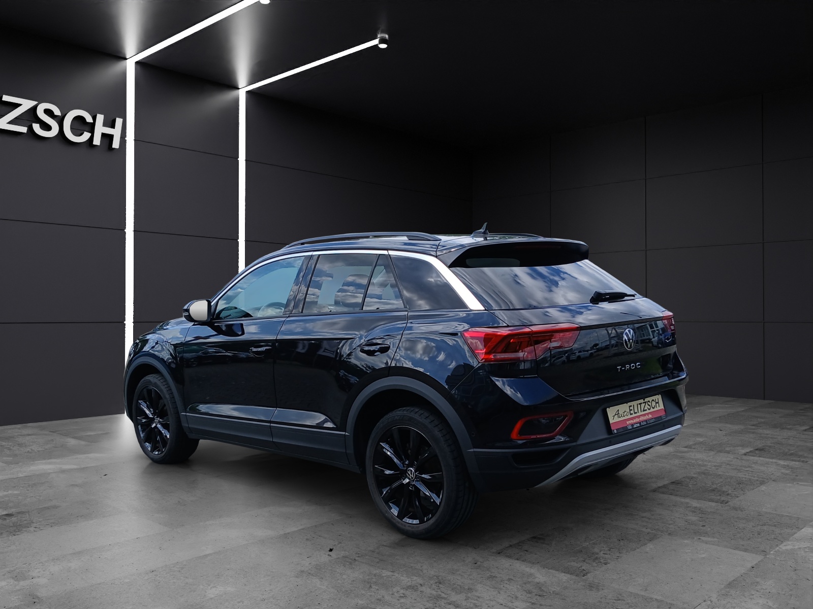 Fahrzeugabbildung Volkswagen T-Roc TSI Life DSG LED AHK Navi AID ACC RFK SH 18