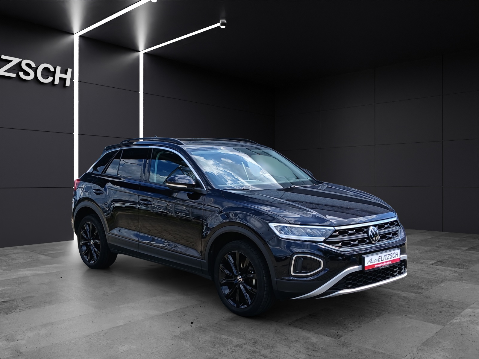 Fahrzeugabbildung Volkswagen T-Roc TSI Life DSG LED AHK Navi AID ACC RFK SH 18