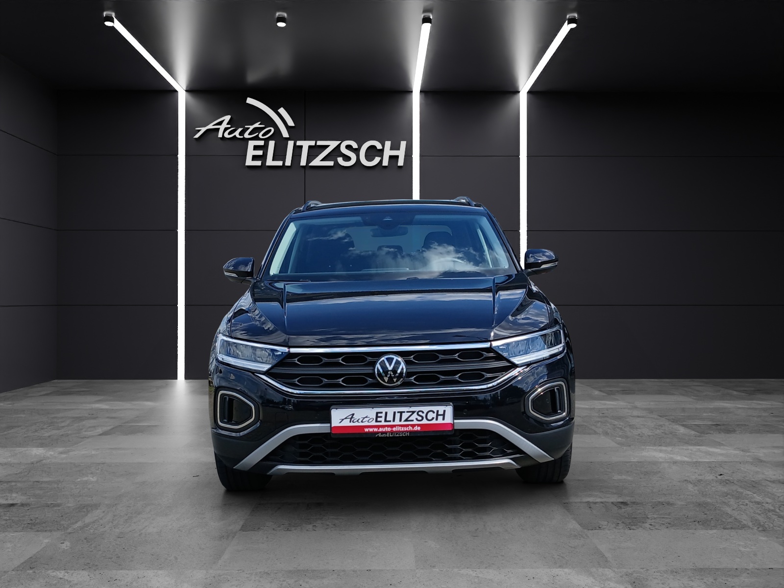 Fahrzeugabbildung Volkswagen T-Roc TSI Life DSG LED AHK Navi AID ACC RFK SH 18