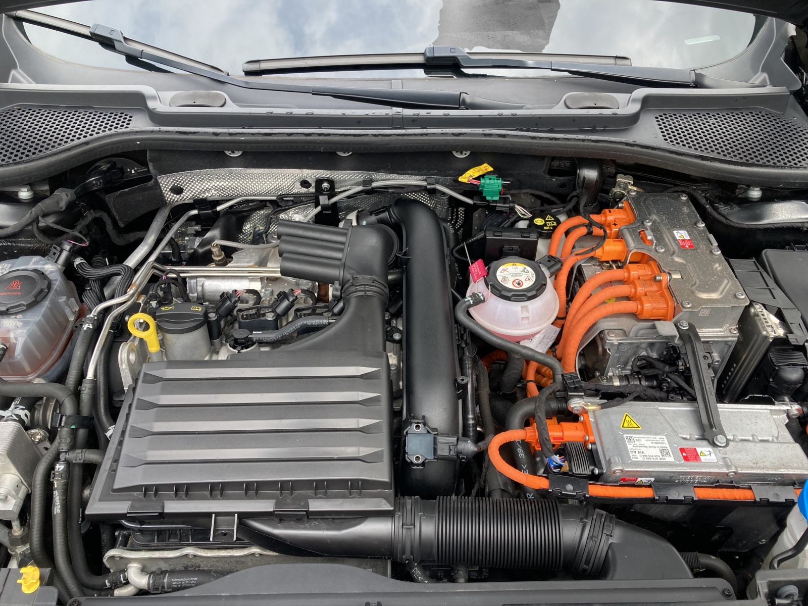 Fahrzeugabbildung CUPRA Formentor e-Hybrid DSG LED AHK ACC RFK SH 18