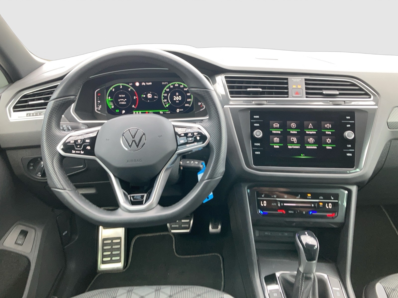 Fahrzeugabbildung Volkswagen Tiguan TDI R-Line DSG Matrix Navi AHK STH PDC