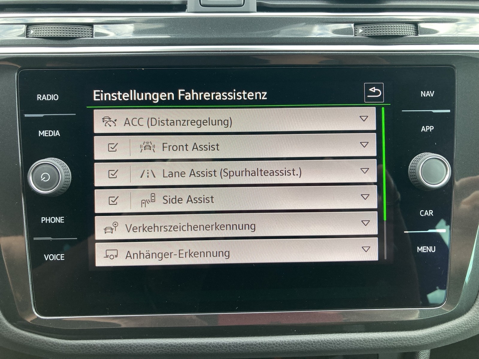 Fahrzeugabbildung Volkswagen Tiguan TDI R-Line DSG Matrix Navi AHK STH PDC