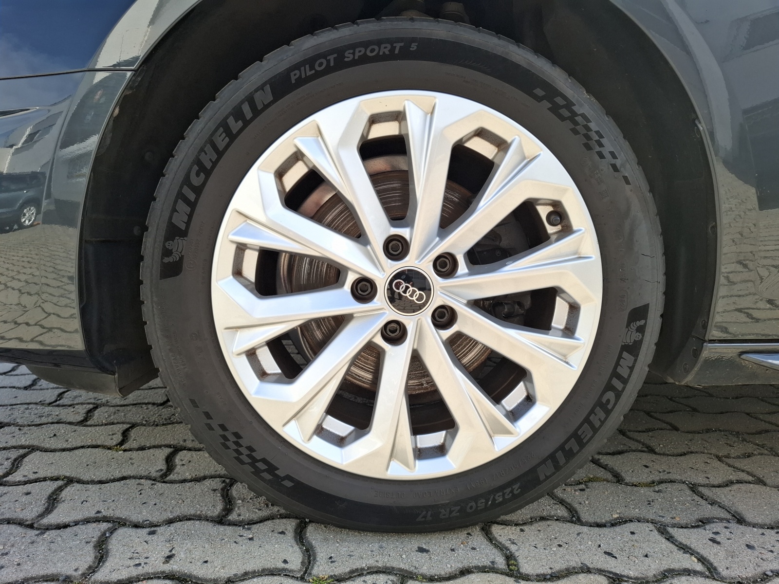 Fahrzeugabbildung Audi A4 Avant 35 TDI advanced S-tronic Navi AVC HUD B&O SH