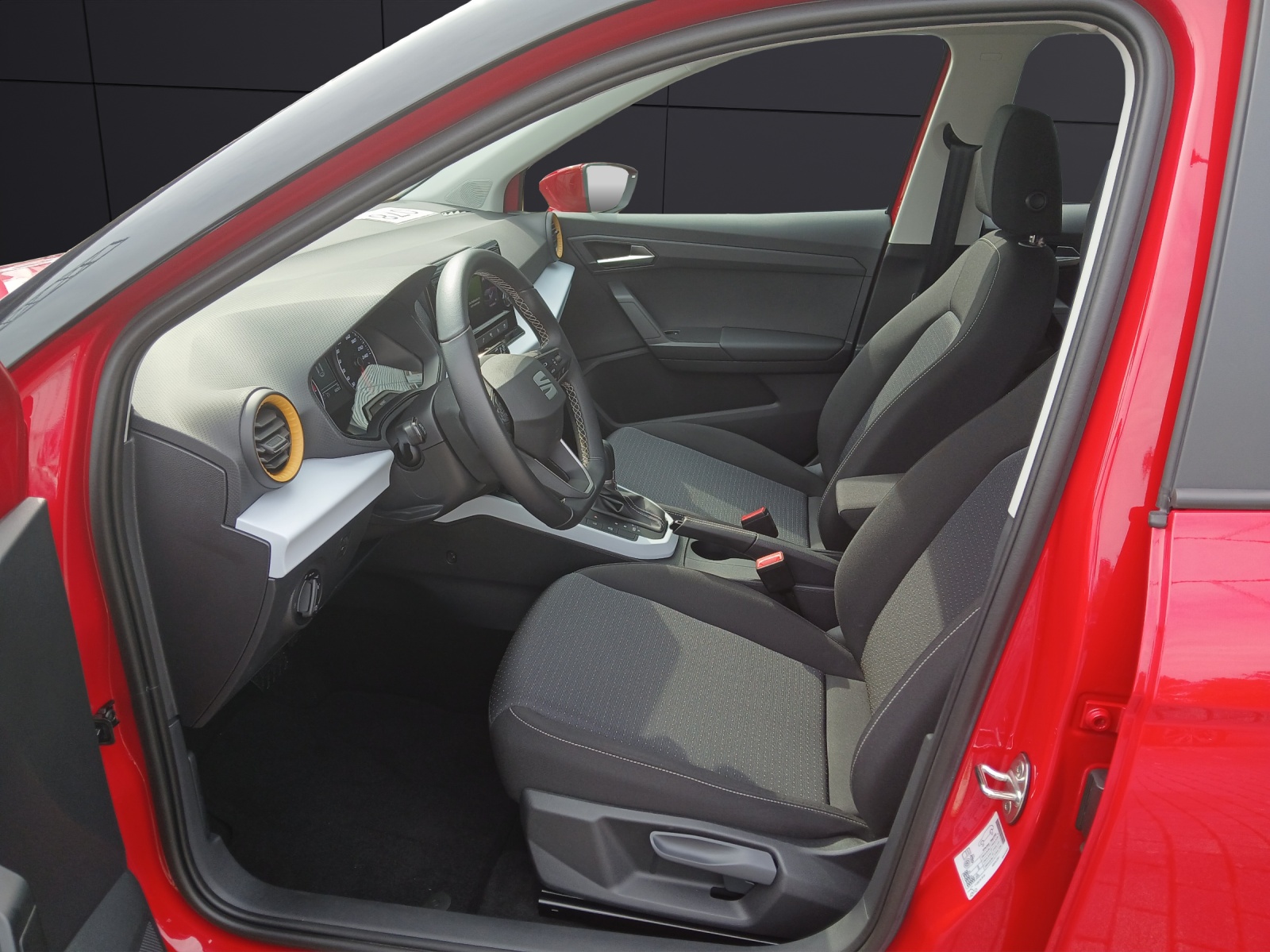 Fahrzeugabbildung SEAT Arona TSI Style DSG LED GRA PDC SH LM