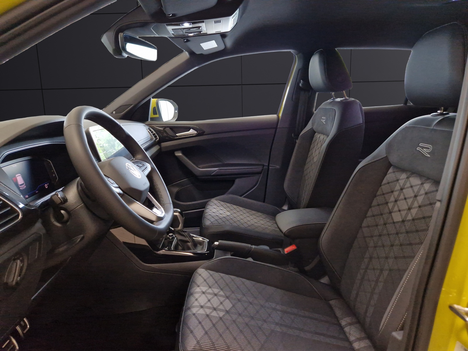 Fahrzeugabbildung Volkswagen T-Cross R-Line DSG Matrix AHK RFK Beats AppCon ACC SH NAVI