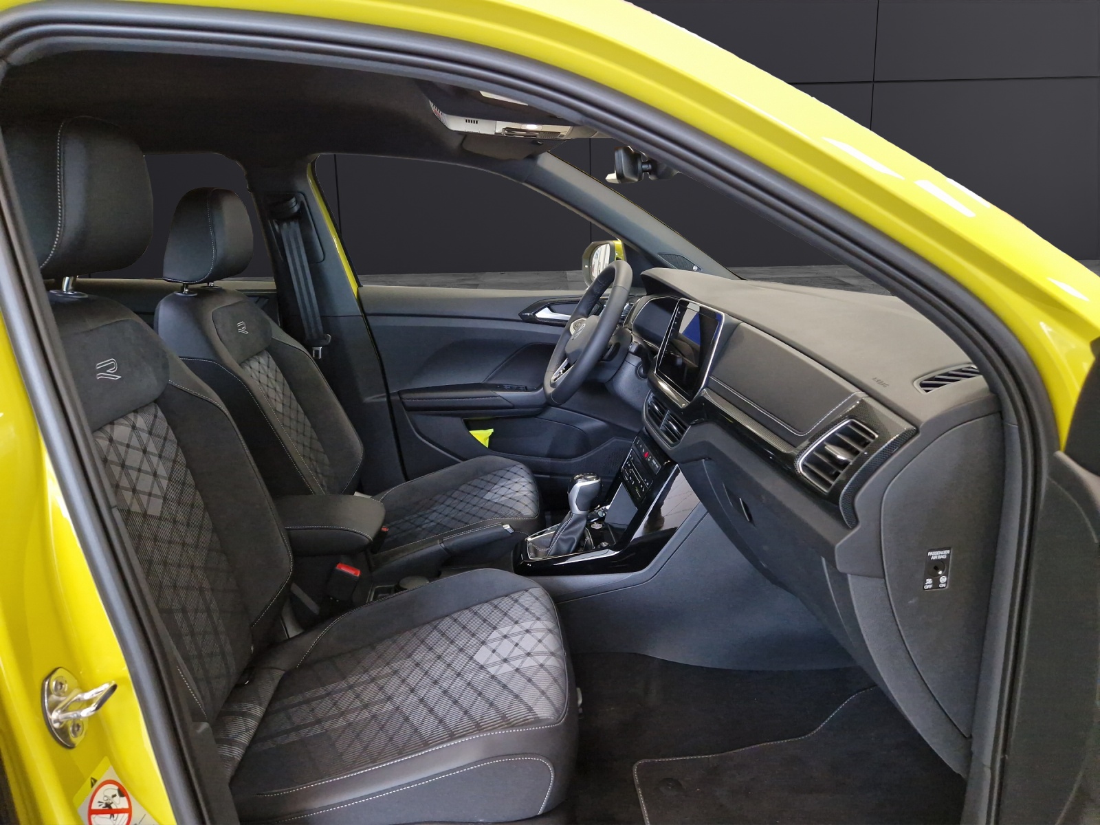Fahrzeugabbildung Volkswagen T-Cross R-Line DSG Matrix AHK RFK Beats AppCon ACC SH NAVI