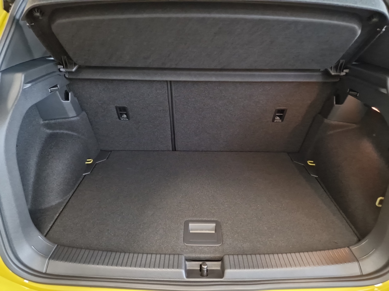 Fahrzeugabbildung Volkswagen T-Cross R-Line DSG Matrix AHK RFK Beats AppCon ACC SH NAVI