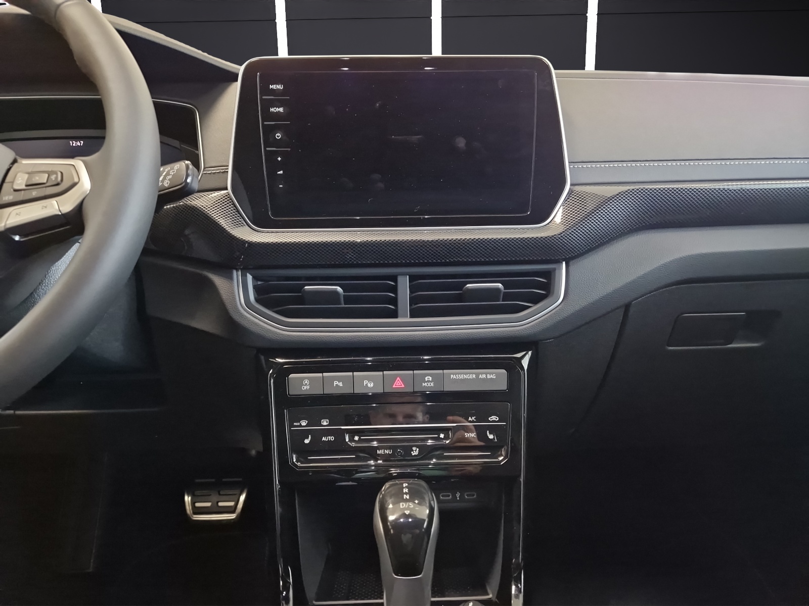 Fahrzeugabbildung Volkswagen T-Cross R-Line DSG Matrix AHK RFK Beats AppCon ACC SH NAVI