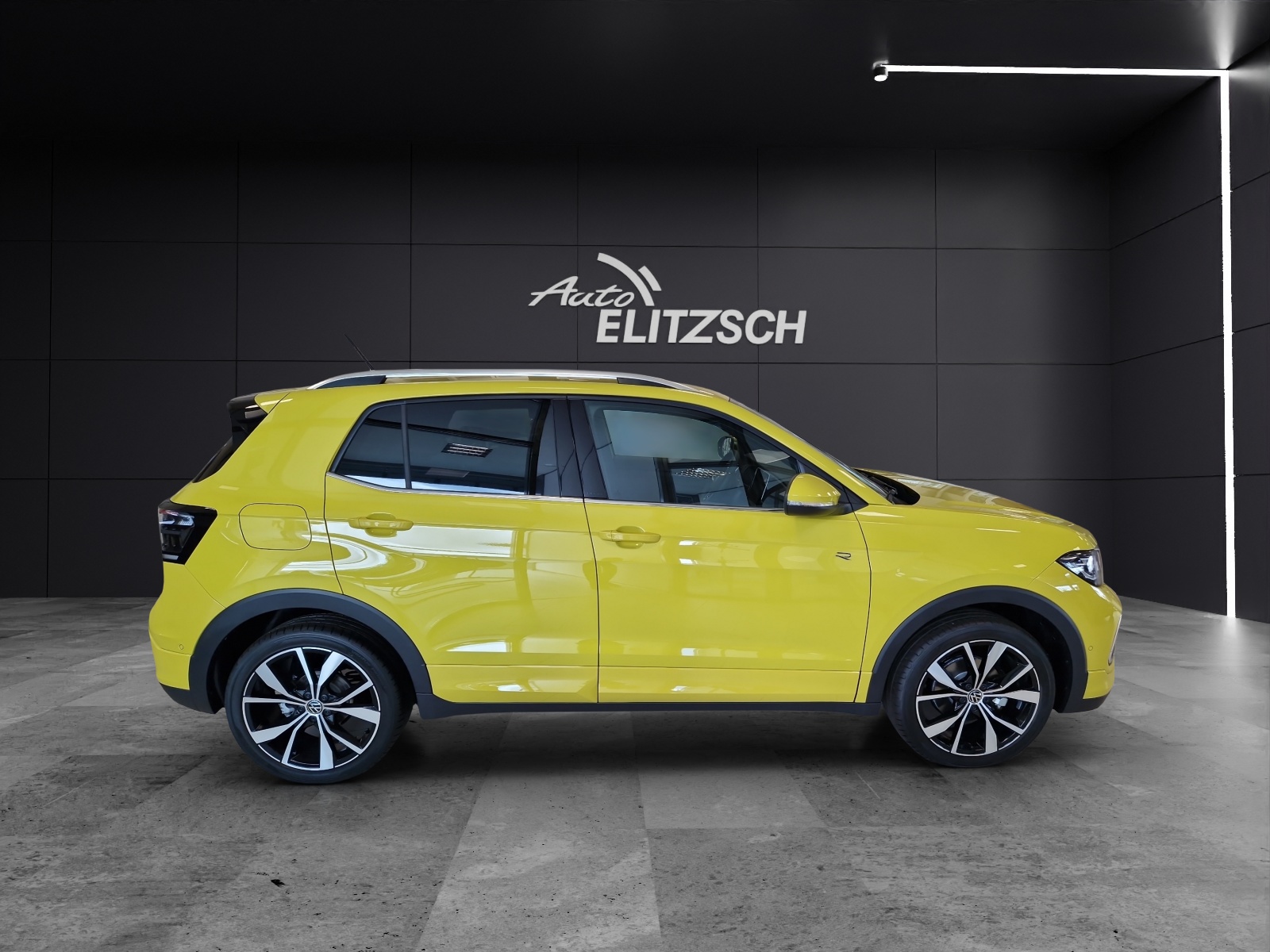 Fahrzeugabbildung Volkswagen T-Cross R-Line DSG Matrix AHK RFK Beats AppCon ACC SH NAVI