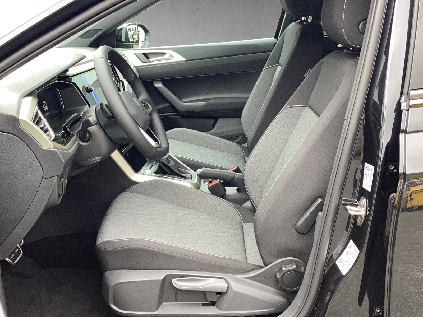 Fahrzeugabbildung Volkswagen Taigo Move DSG Matrix DAB Keyless