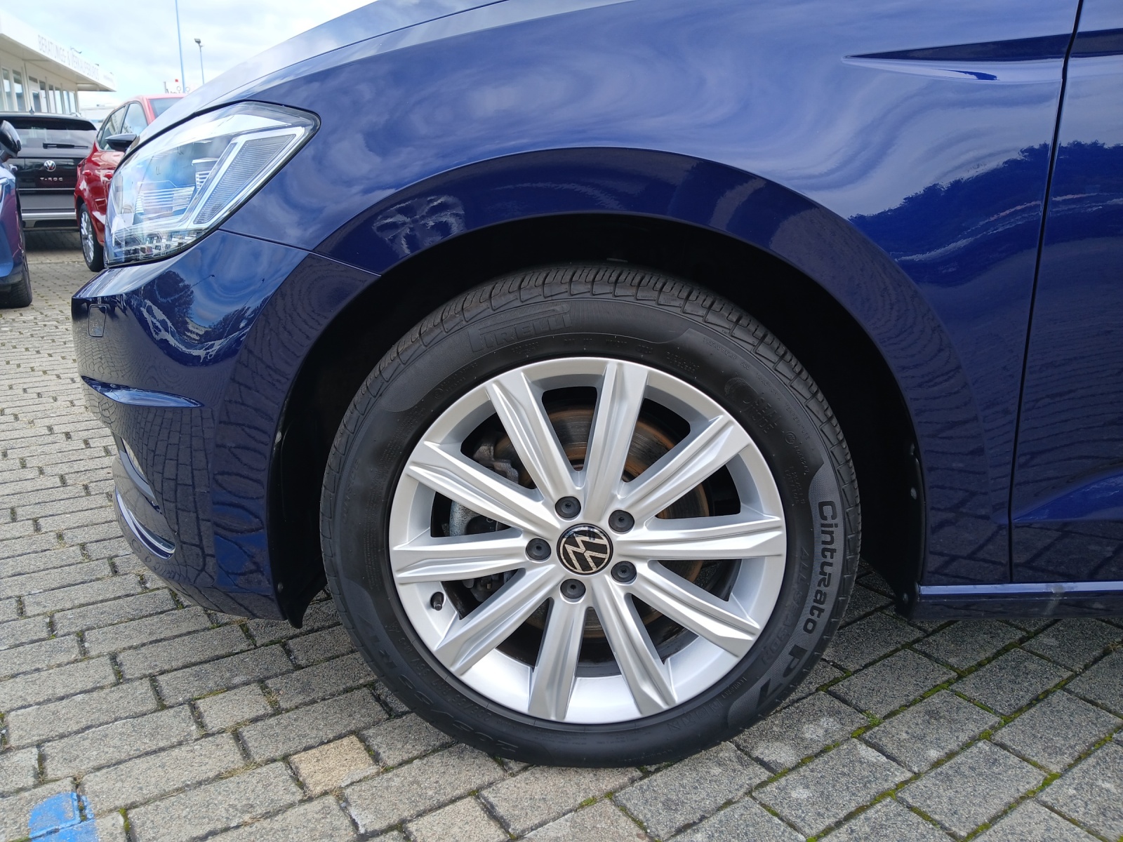 Fahrzeugabbildung Volkswagen Touran TDI Highline DSG 7-Si LED AHK Navi AID ACC RFK SH