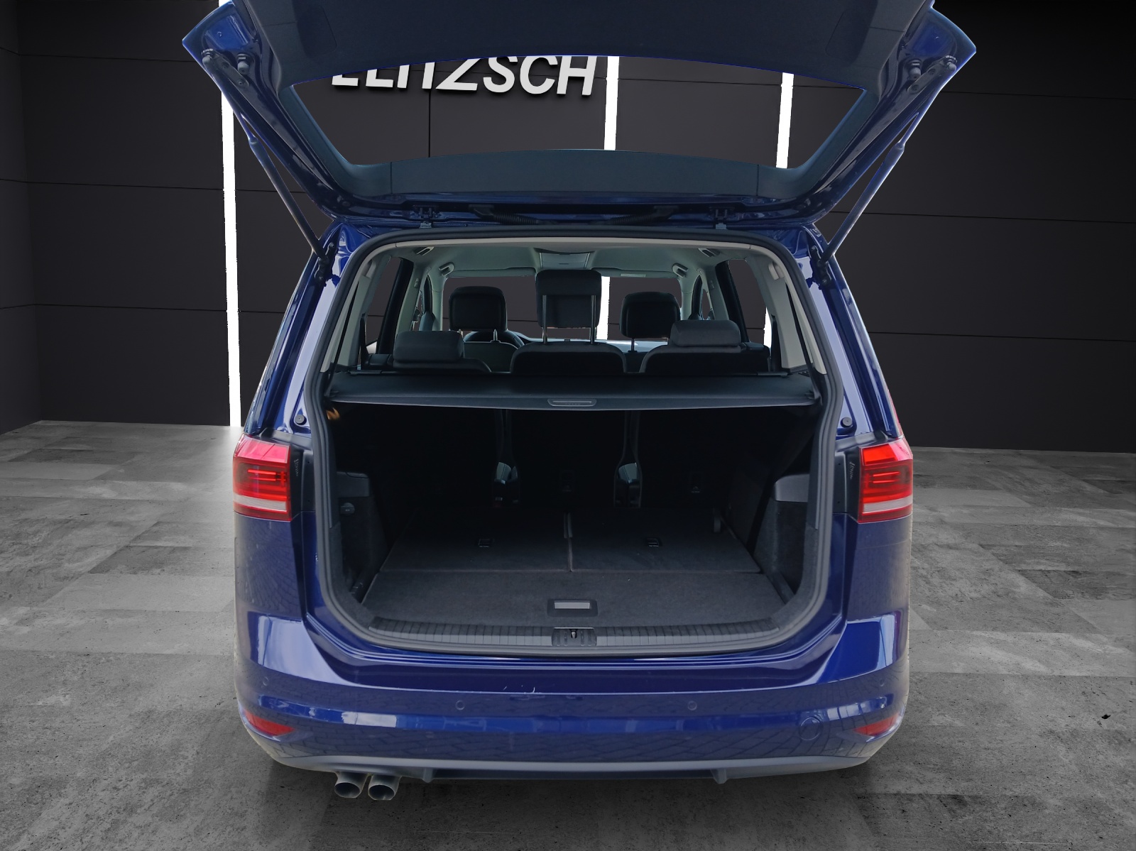 Fahrzeugabbildung Volkswagen Touran TDI Highline DSG 7-Si LED AHK Navi AID ACC RFK SH
