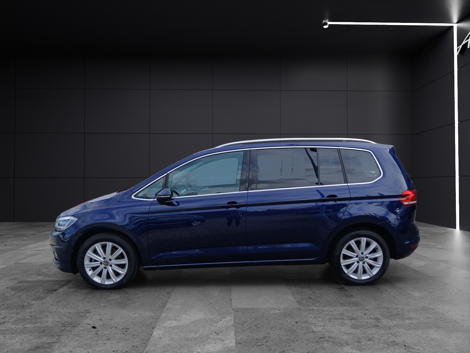 Fahrzeugabbildung Volkswagen Touran TDI Highline DSG 7-Si LED AHK Navi AID ACC RFK SH